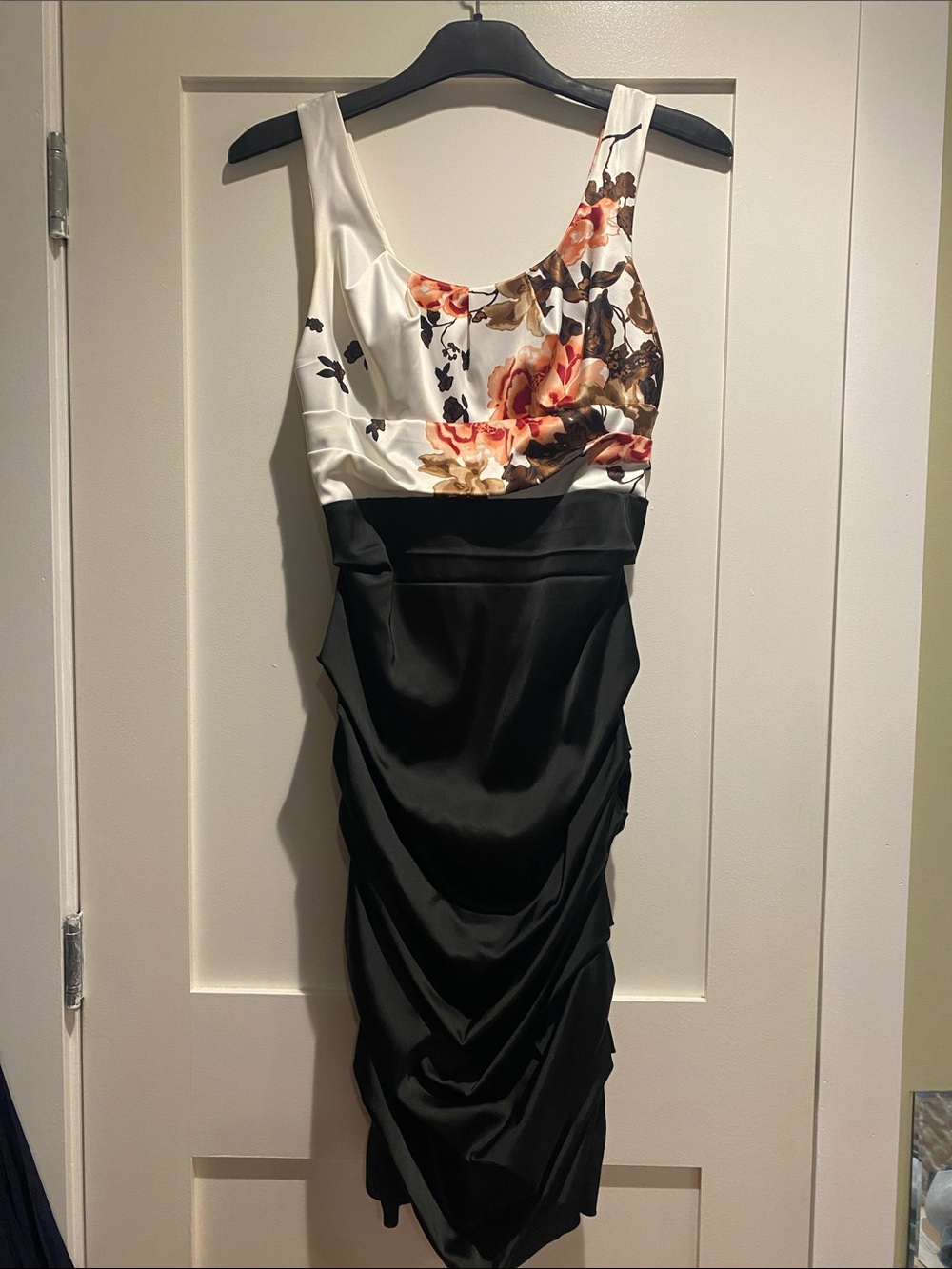 le chateau Black Midi Dress with Cream Floral Bodice. Size 14